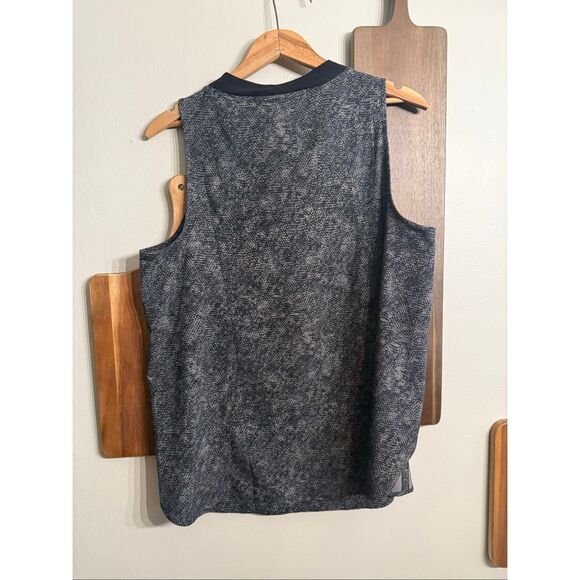 Athleta Viper Black Gray Zephyr Print Crew Neck Sleeveless Tank Top Size Medium - Picture 2 of 5